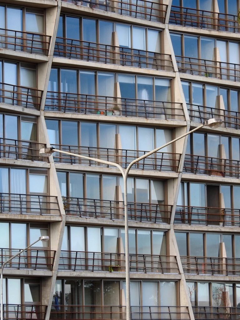 Fachada de edifício residencial com varandas